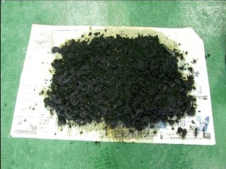 It can be processed into powder form by treating with paper that absorbs moisture and woodchips.